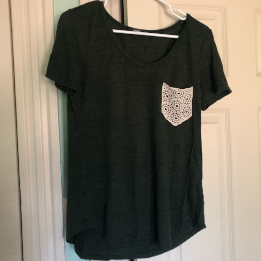 Green t-shirt with lace pocket detail
